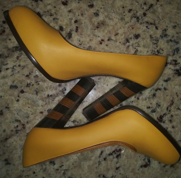 SOLD !!  FENDI Golden/Mustard Heels SZ41 - Picture 2 of 8